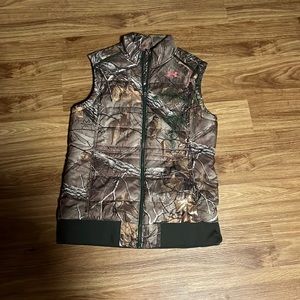 Women’s Under Armour camo vest size youth large